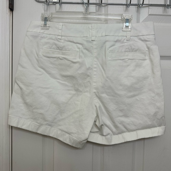 J Crew flat front White 5” inseam classic Chino shorts size 8 - Picture 3 of 6